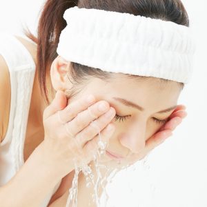 朝の正しい洗顔方法