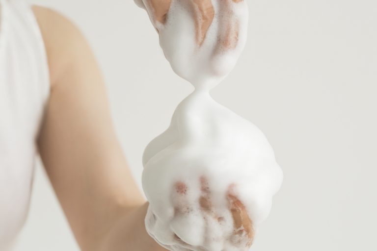 【ボディソープと洗顔の違いは?】顔を洗ってはいけない3つの理由「兼用も代用もダメ」 【ボディソープと洗顔の違いは?】顔を洗ってはいけない3つの理由「兼用も代用もダメ」