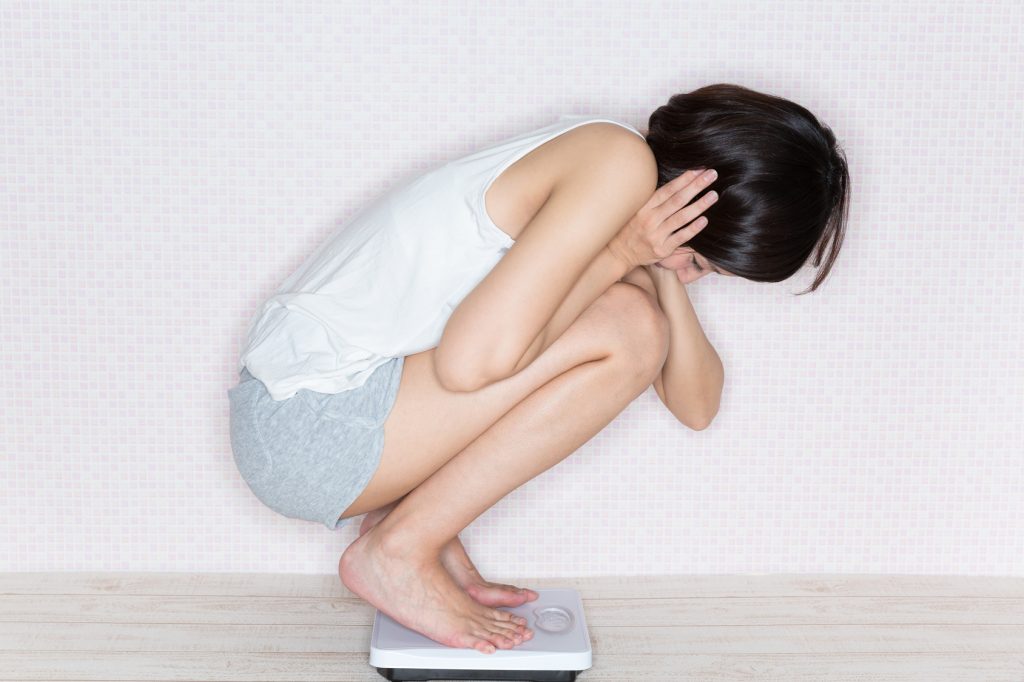 過剰なダイエットが肌荒れの原因