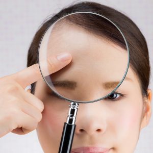 顔のテカリを抑える方法